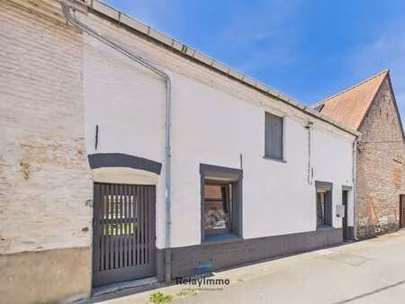 maison 2ch à finir de rénover avec cour