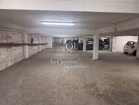 vente parking 1015 m² à paris 15ème (75015)  720 000 €