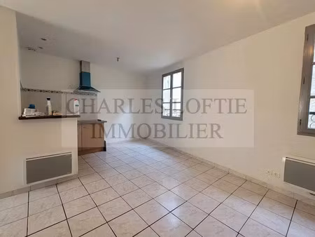 location appartement 3 pièces 52.95 m² à puy-l'evêque (46700)  520 €