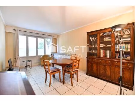 appartement de trois pièces! ravalement récemment réalisé!