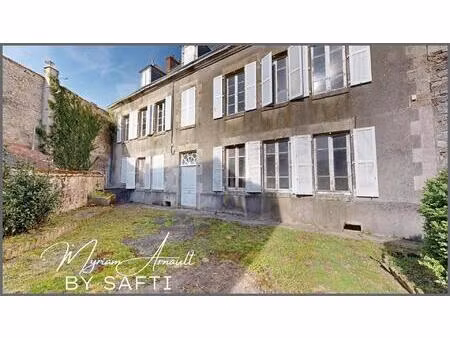 maison de maître  plein centre ville  190 m²  cave et dépendance