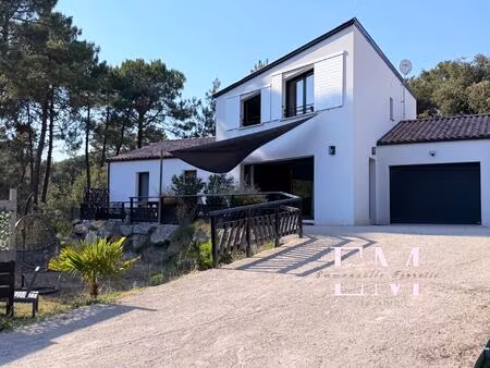 maison contemporaine dans les pins a deux pas des plages