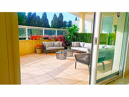 très beau t2 de 39 m² à 4 mn à pied de la plage grande terrasse de 19 m²  au calme + box p
