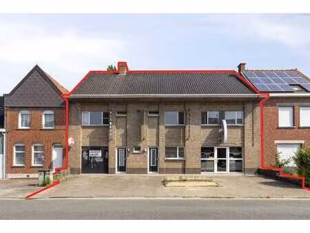 propriété commerciale avec appartement à vendre à gullegem.