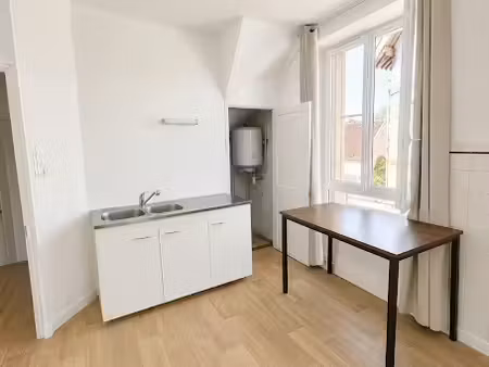location appartement 2 pièces 45 m² à jouy-sur-morin (77320)  790 €
