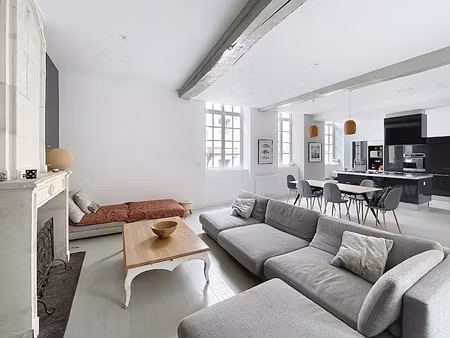location meublée maison 6 pièces 148.2 m² à la rochelle (17000)  2 540 €