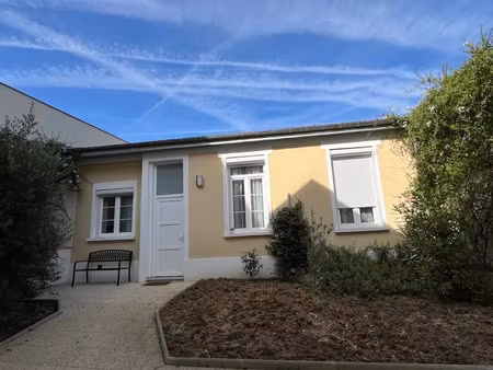 location meublée appartement 2 pièces 33 m² à villejuif (94800)  1 350 €