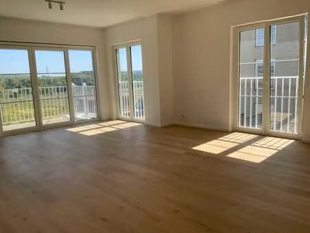 magnifique et lumineux appart. 2 ch. 107 m2. pkg inclus