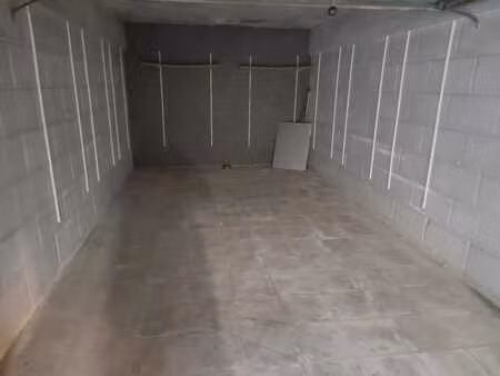 *grand garage fermé