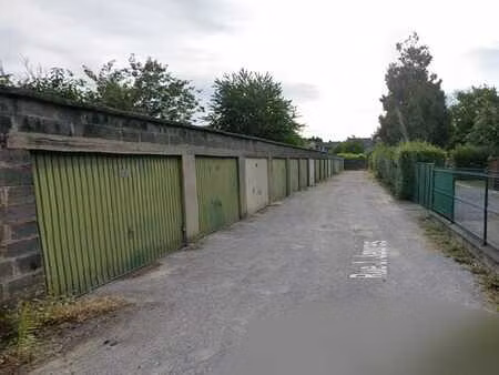 lot de 19 garages