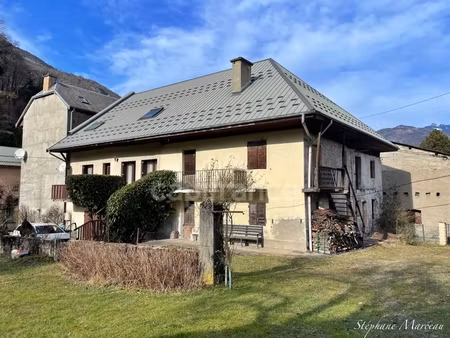 maison de village à vendre en maurienne  proche stations de ski  avec terrain plat  double