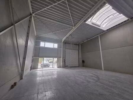 entrepôt pme neuf 182m² 2 places de parking - peb b