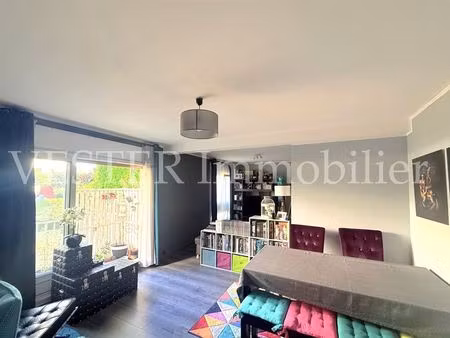 très agréable 4 pièces avec balcon et vue dégagée