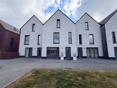 huis te huur in genk met 3 slaapkamers