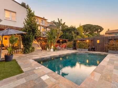 villa à vendre dans un quartier résidentiel calme à deux pas de la croisette et des...