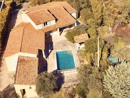 le val  villa grands volumes!