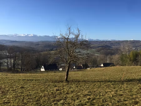 parcelle de terrain à bâtir  sur la commune de lasseube.