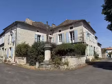 vente maison 9 pièces 279 m² à salles-lavalette (16190)  371 463 €