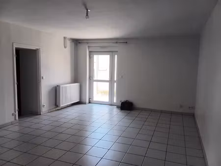 location appartement 3 pièces 60m² nerondes 18350
