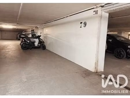 parking à paris (75012)