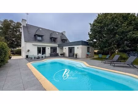 a vendre belle contemporaine avec piscine et terrain constructible à 900m d'une superbe...