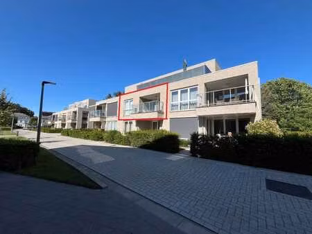 recent appartement (79 m²) met 1 slaapkamer en parkeerplaats