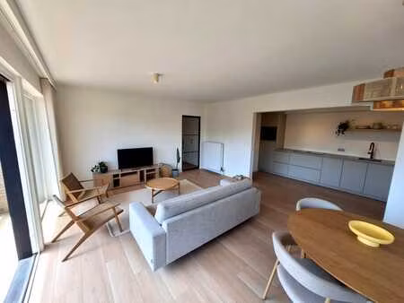 superbe appartement d’angle rénové près de la mer
