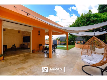 maison t5 sur 2 niveaux le lamentin