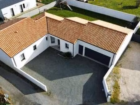 location maison meublé à saint-martin-des-noyers (85140) : à louer meublé / 130m² saint-ma