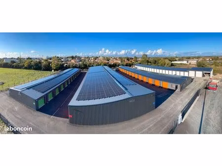 box de 25 m2 à louer