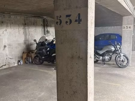 place de parking en sous sol sécurisé