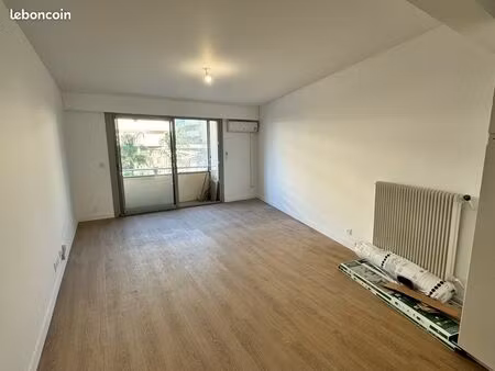 studio à louer - rénové à neuf – mandelieu avenue de cannes