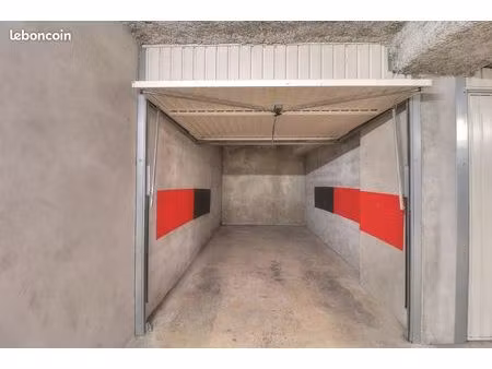 parking/box 1 pièce 13 m²