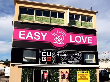 local commercial 490m2 villeneuve loubet rn7 emplacement numero 1