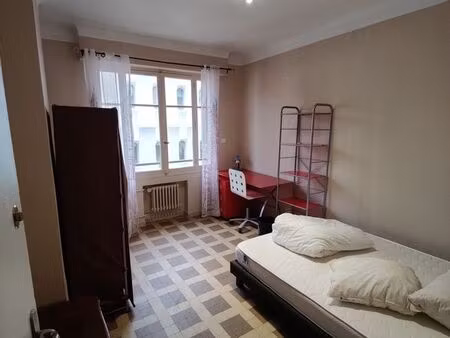 dispo de suite - une chambre à louer meublée (lire la description svp) dans grand appartem