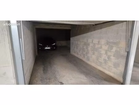 box fermé 36 m² 2 voitures + 2 motos rond point prado /rabateau