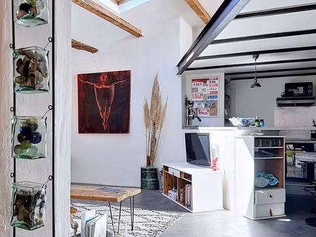 t3 65m² atypique au coeur du centre historique de trets