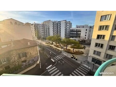 appartement 84 m² – t4 – balcon - climatisation – cave – box en sous-sol en sus - lyon 7èm