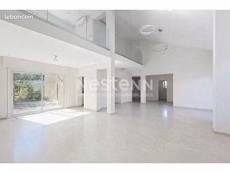 maison 8 pièces 208 m²