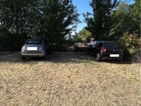 place de parking privative - résidence sécurisée