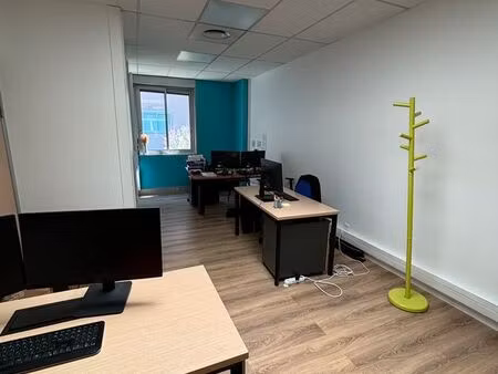location bureau fermé 23.5 m² à villeurbanne