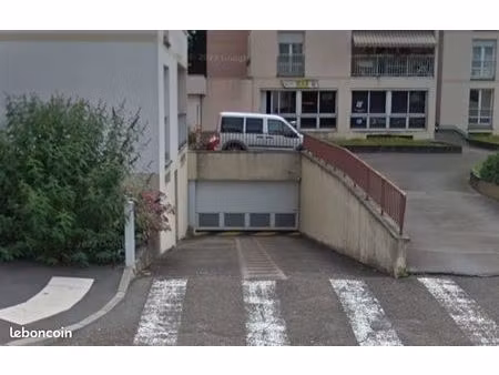 place de parking souterrain