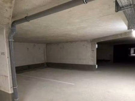 parking 16 m² marseille