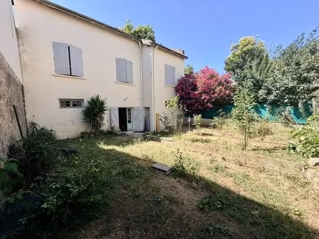 maison de caractère de 107m² à rénover avec 2 garages et jardin  béziers