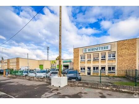 location commerce vénissieux 69200 384m²
