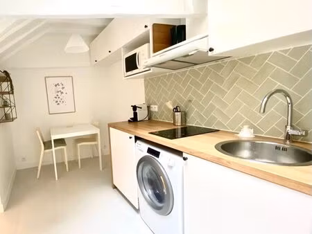 rue montmartre  charmant petit studio / deux pièces