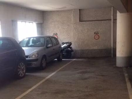 double emplacement parking en enfilade paris 15eme - loyer mensuel 200 euros