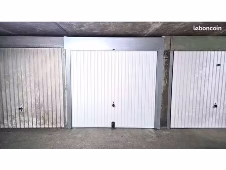 rare / paris 18e – grand box fermé sécurisé (12m²) – idéal stationnement ou stockage