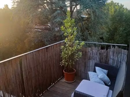 studio 36m2 + grand balcon + garage fermé