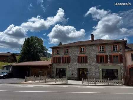 bien rare en haut-beaujolais-habitation et commerce-fort potentiel